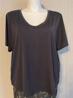 Women’s 3XL Mercer+Mettle Athletic Feel V-Neck Tee